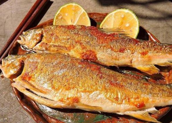 煎鱼总粘锅，别再怨锅了，大厨教你3个技巧，不粘锅不破皮，管用