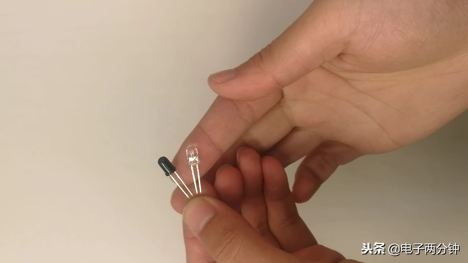 用红外对管做个无编码红外开关，有详细的原理分析！