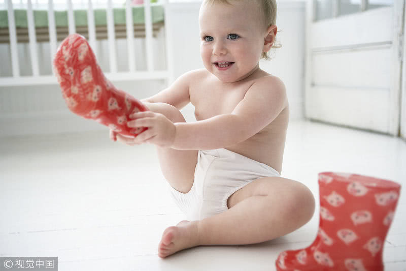 预防宝宝红屁屁可以用爽身粉吗,新生宝宝屁红烂怎么办
