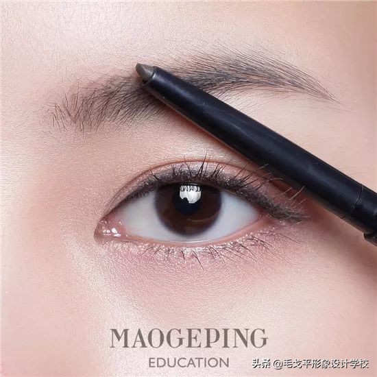 眉毛画的漂亮,眉毛画得好的秘诀就是用马克笔