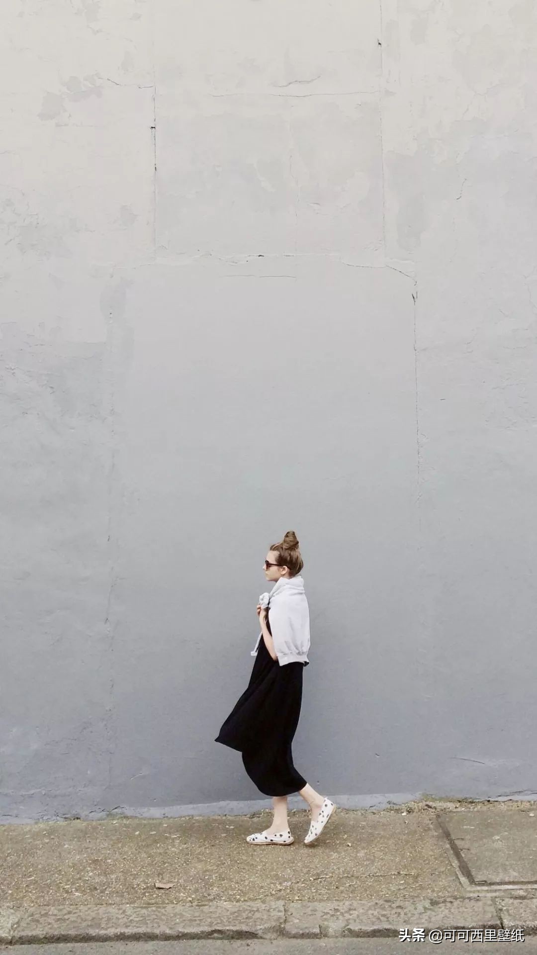 最近比较火的微信聊天背景,微信聊天背景黑了怎么调回来