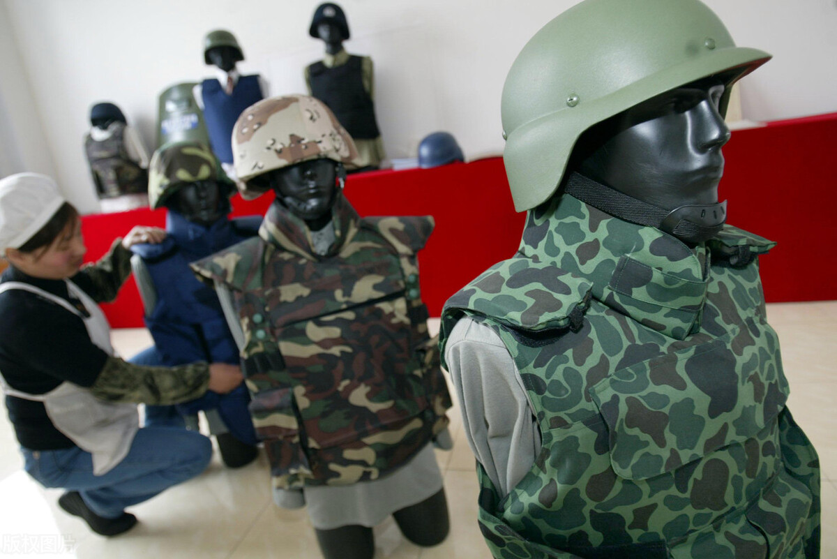 防弹衣和10毫米钢板哪个厉害,中国防弹衣主要是什么材质