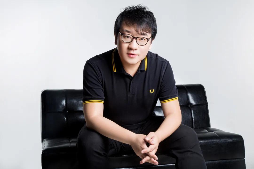 描摹梦境的魔术师,靠画“圈圈”火遍全网