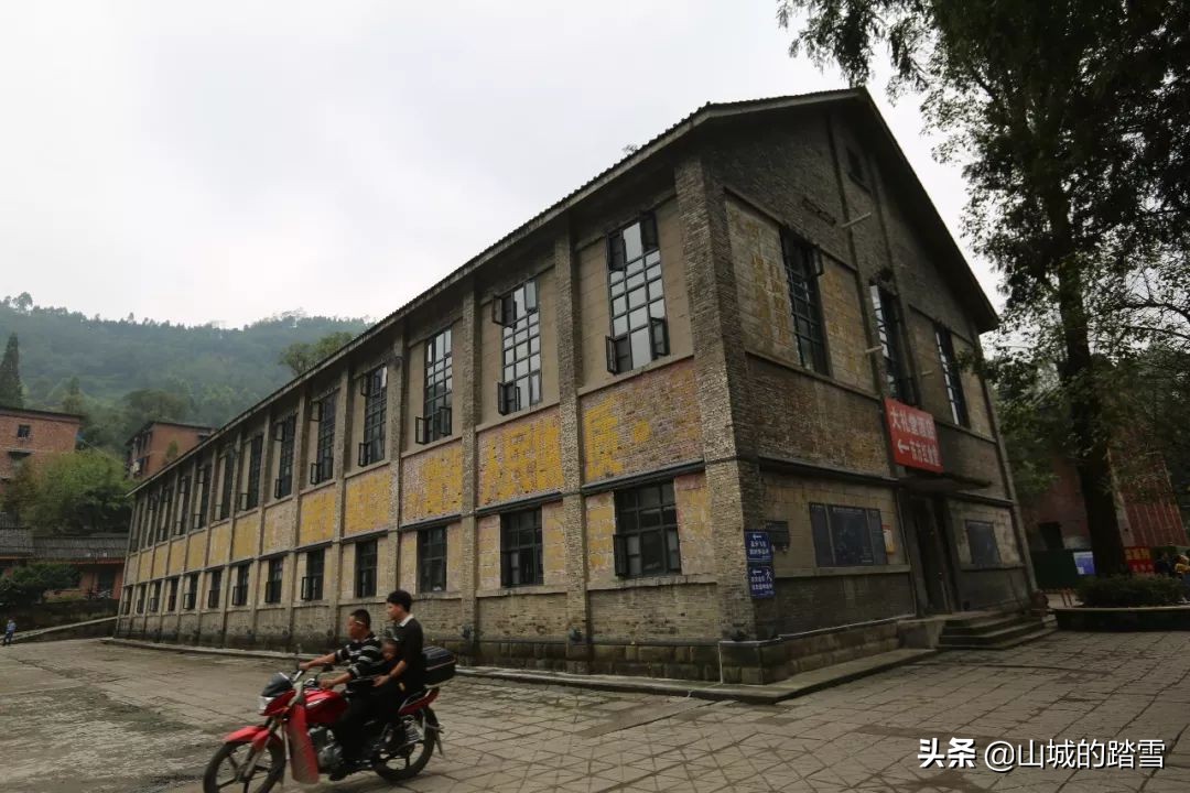 乐山嘉阳小火车值得去吗,嘉阳小火车与乐山大佛相隔多远