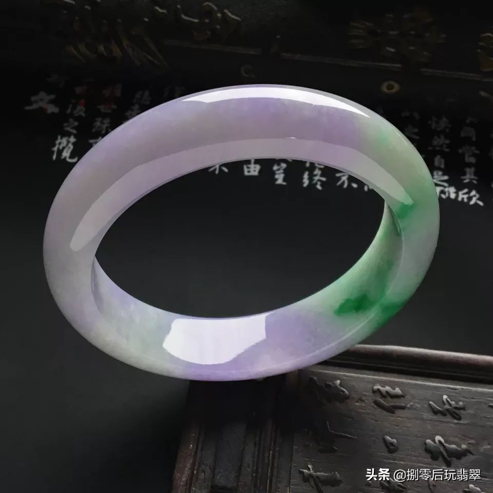 怎样辨别翡翠手镯a货还是bc货,肉眼怎么辨别酸洗的翡翠手镯