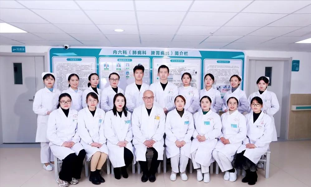 阆中市中医医院内六科在临床上首次使用无创呼吸机