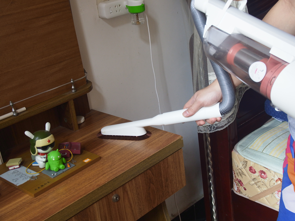 老表买了个小米有品上299的:德尔玛环吸背式吸尘器