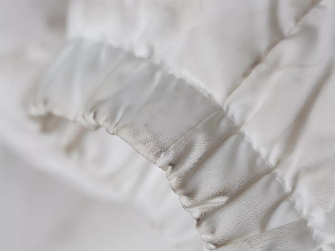 羽绒服脏了不用洗用它一喷就干净,羽绒服清洁污渍黑科技