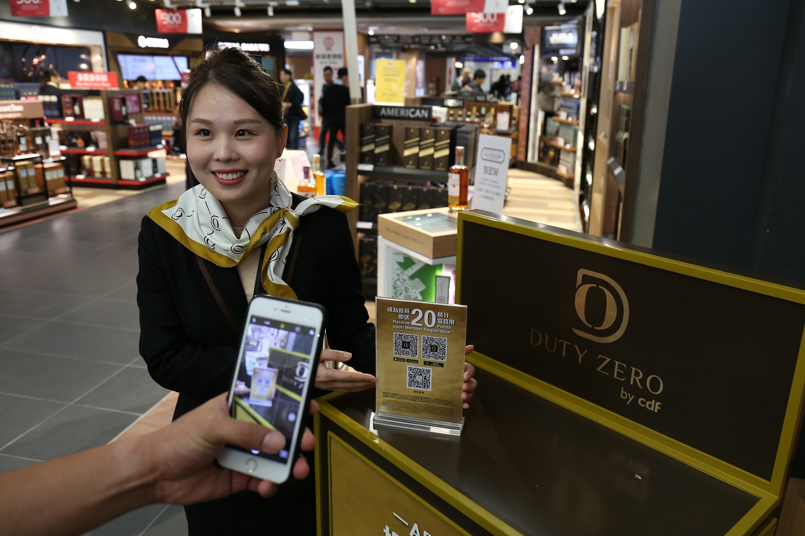 香港机场24小时免税店,香港机场免税店手机便宜吗