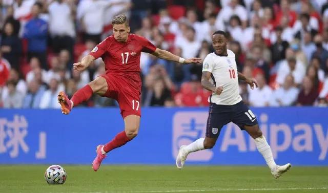 英格兰挺进决赛球迷反应,英格兰女球迷疯狂庆祝胜利