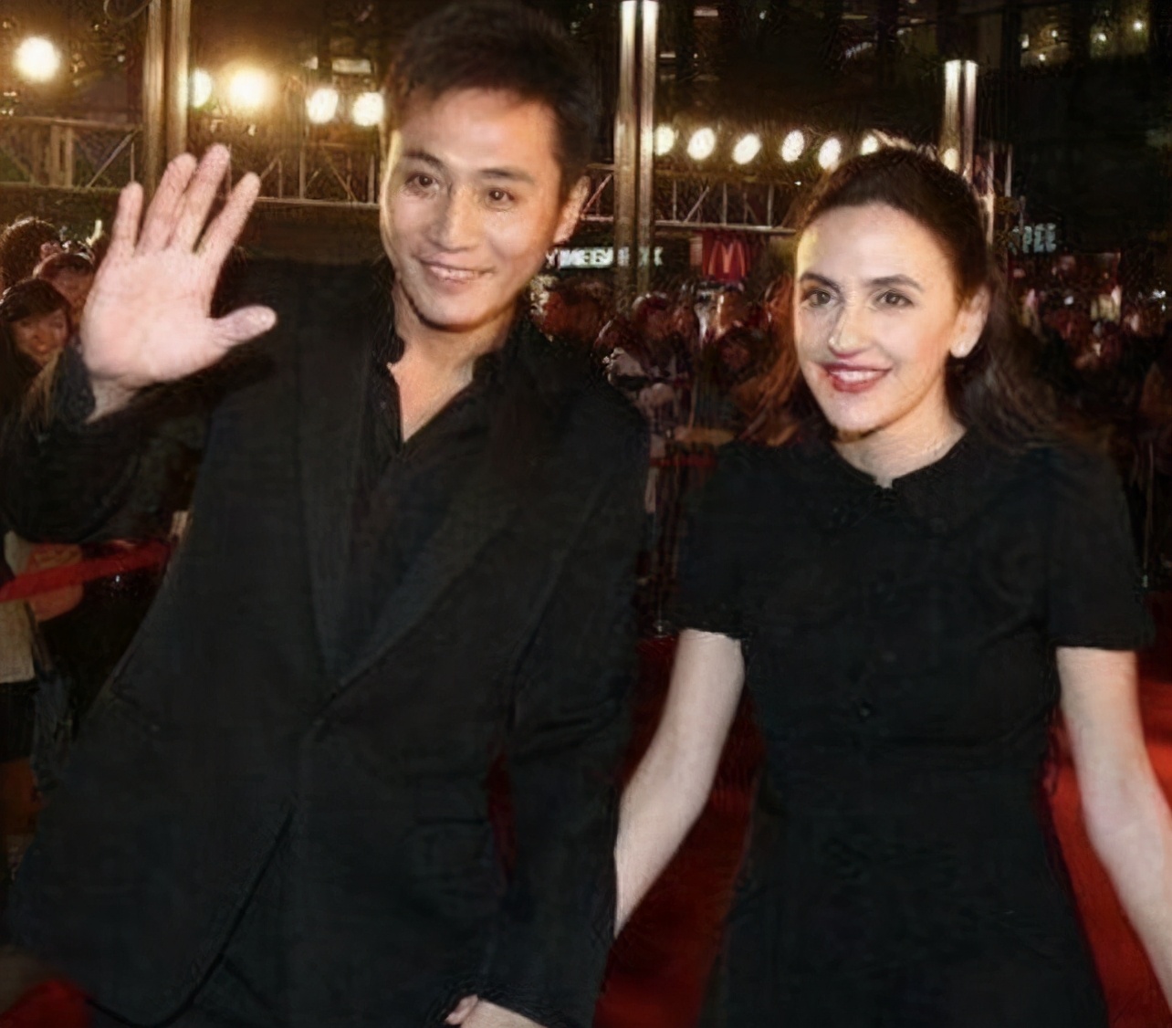 刘烨混血儿女变化大,儿子帅气女儿腼腆,法国妻子傲娇美丽似贵族