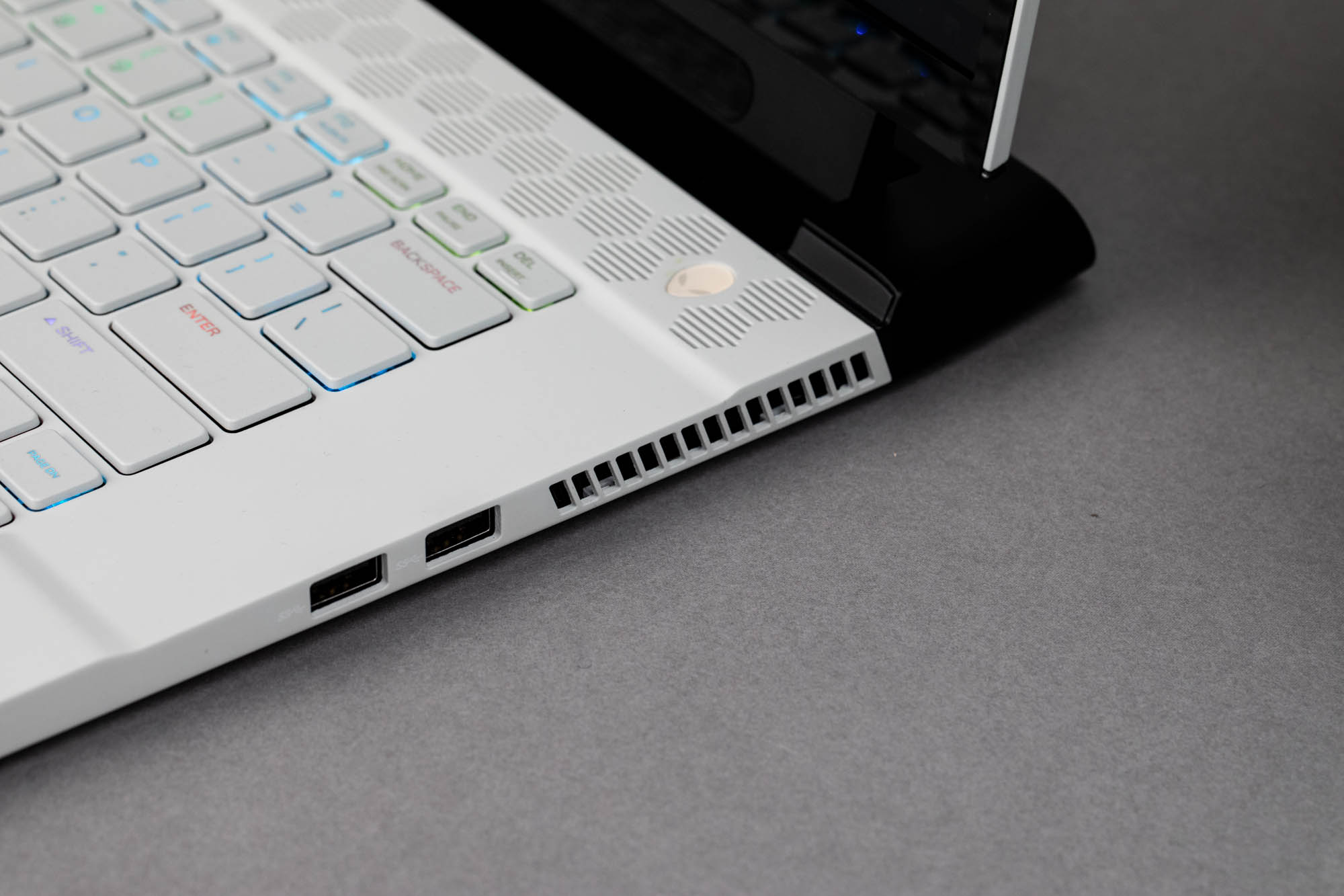 戴尔外星人m15r6测评是什么系统,戴尔外星人m15r2雷电接口