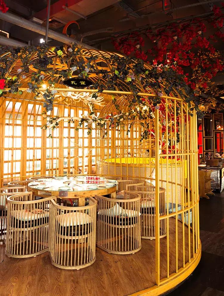 被关在花园“笼子”里吃火锅，这家春熙路的网红店，板眼儿真多！