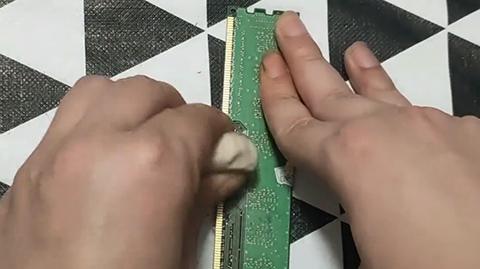 电脑正常启动显示屏黑屏无信号,电脑显示器无信号就黑屏主机正常