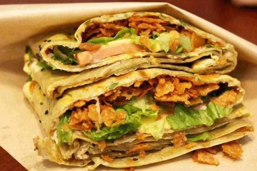 校门口卖煎饼果子,26岁卖煎饼果子大叔