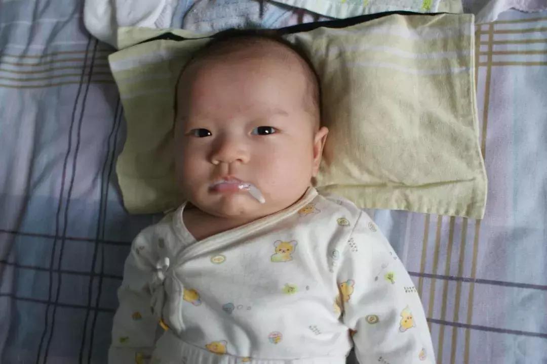 溢奶、黄疸、红疹…超全护理指南，打包带走，新手妈妈不慌（一）