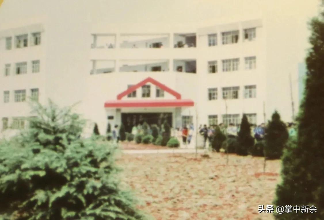 一起见证一所学校的成长,一起见证你的成长视频