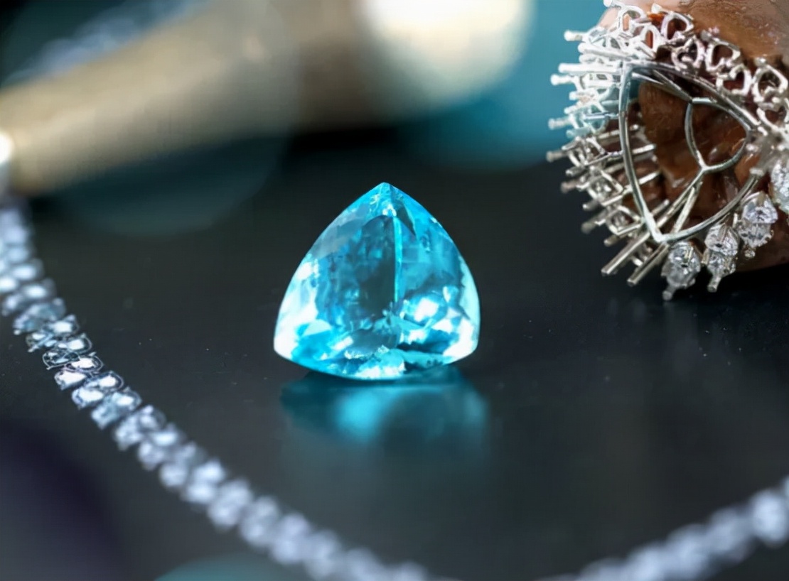 碧玺中的新贵金丝雀碧玺,碧玺中的贵族帕拉伊巴超强霓虹感