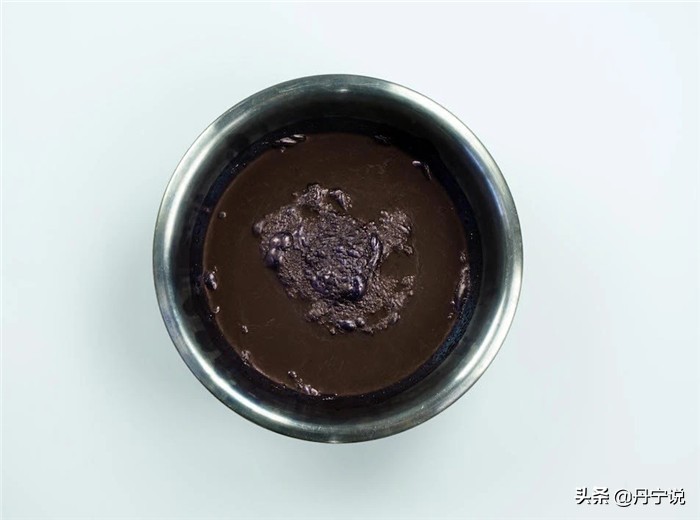 最简单染衣服教程,如何染衣服天然染料