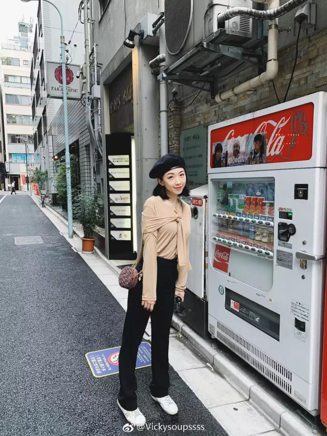 爱慕虚荣？狂删扒皮贴？vicky洗白全靠粉丝洗地？