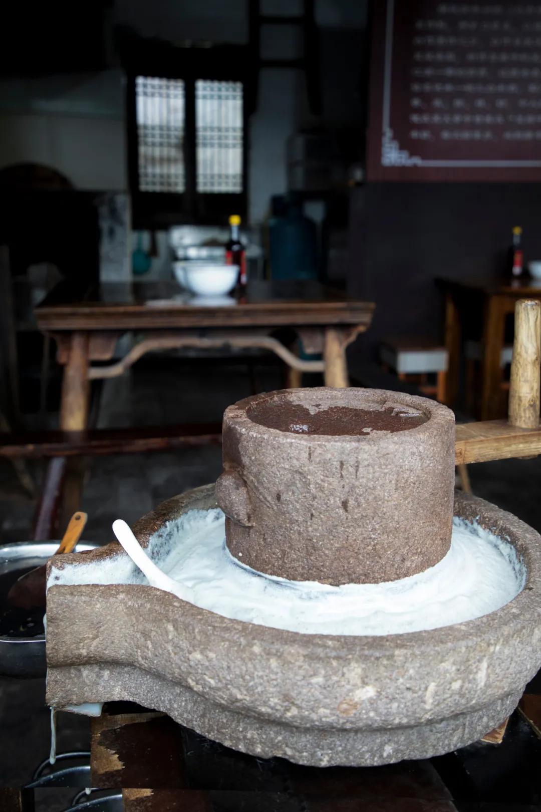 一到10月挤破头，这小镇也太好吃了吧