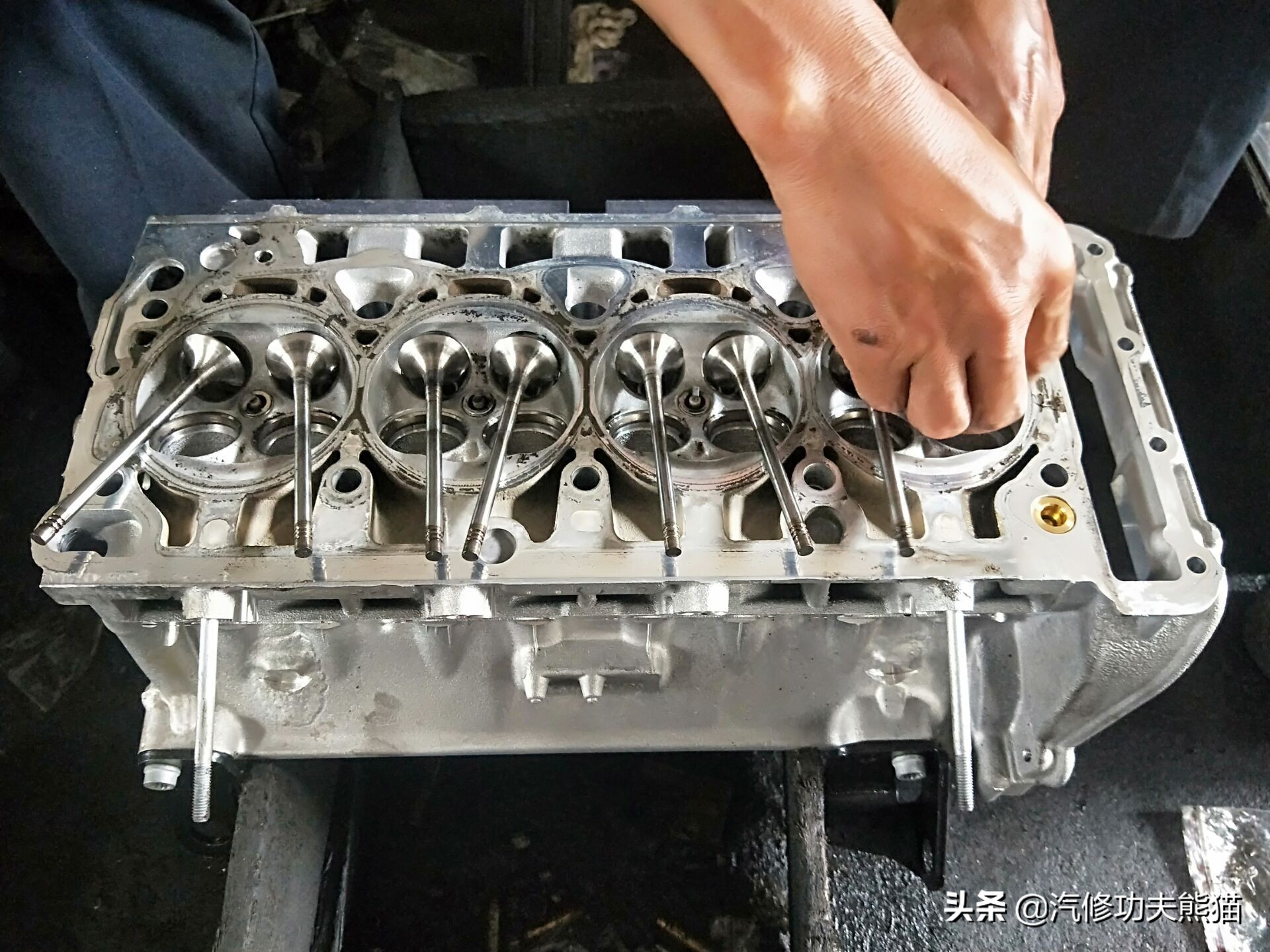 07年奥迪a6轻微烧机油怎么解决,奥迪2007款a6烧机油的原因