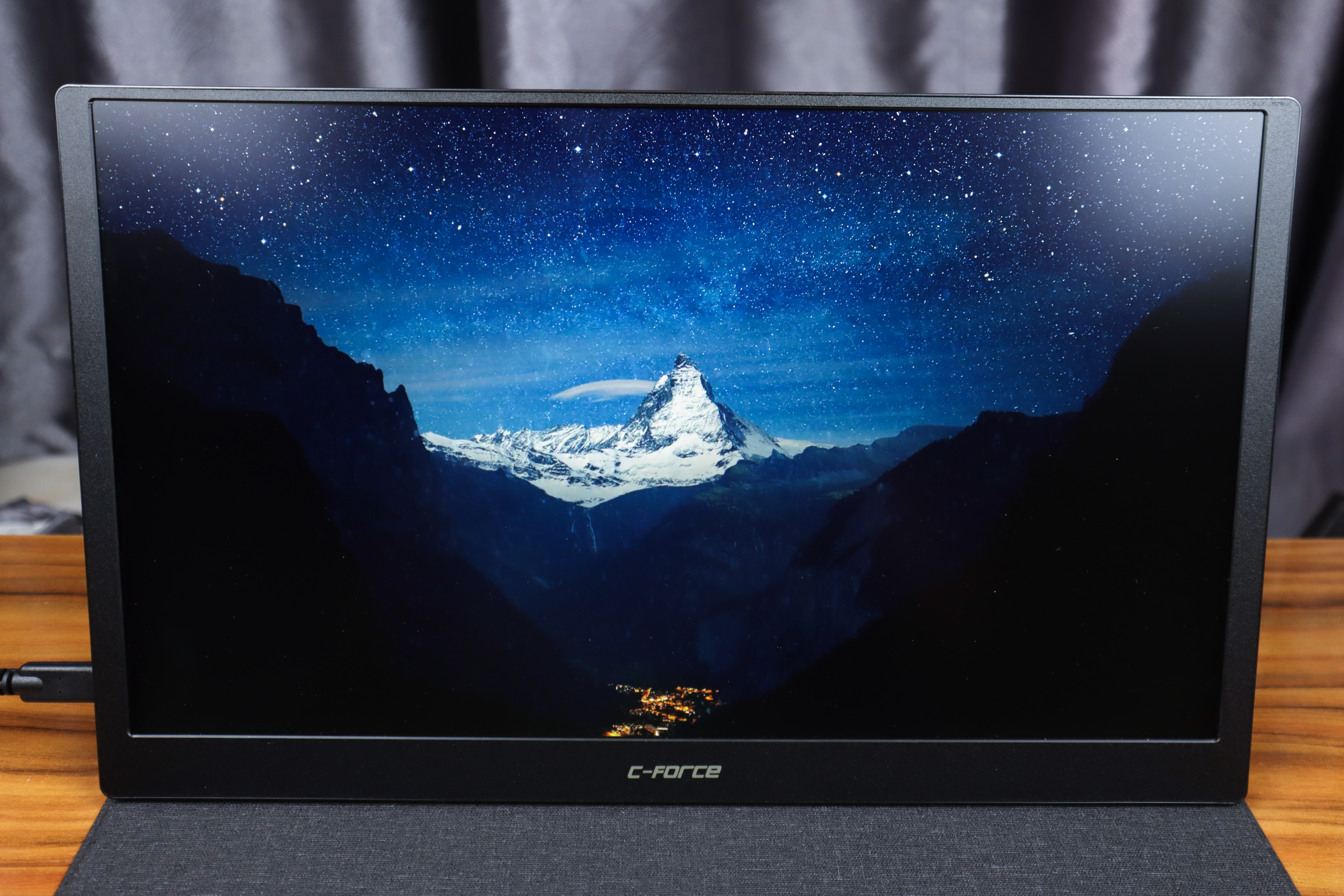 cforce便携显示屏011x,cforce便携屏幕评测