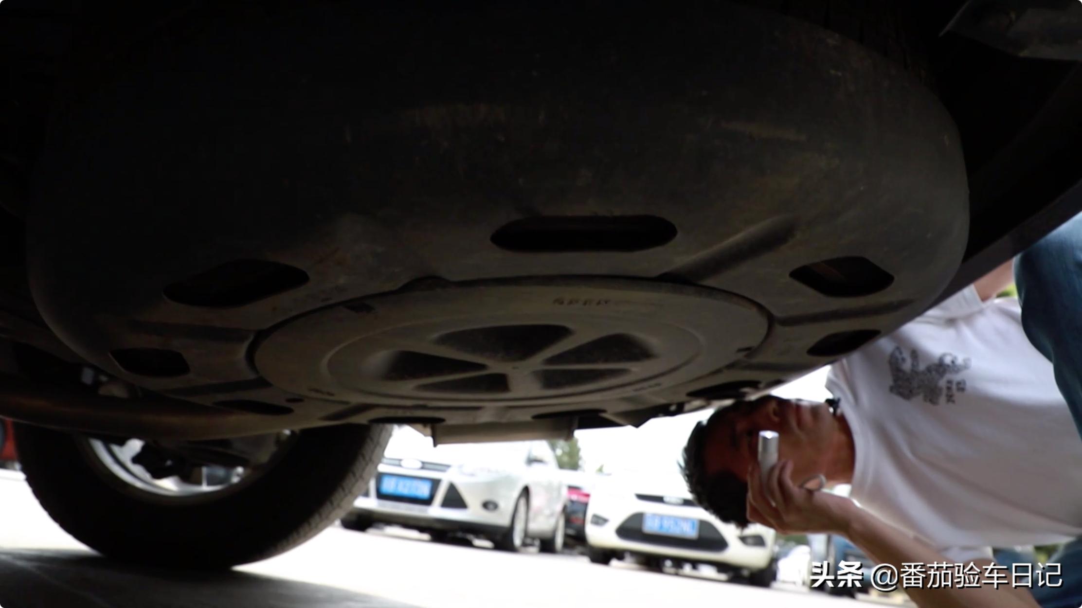 帮客户检测不到两年的丰田汉兰达，价格略高但是车况很值