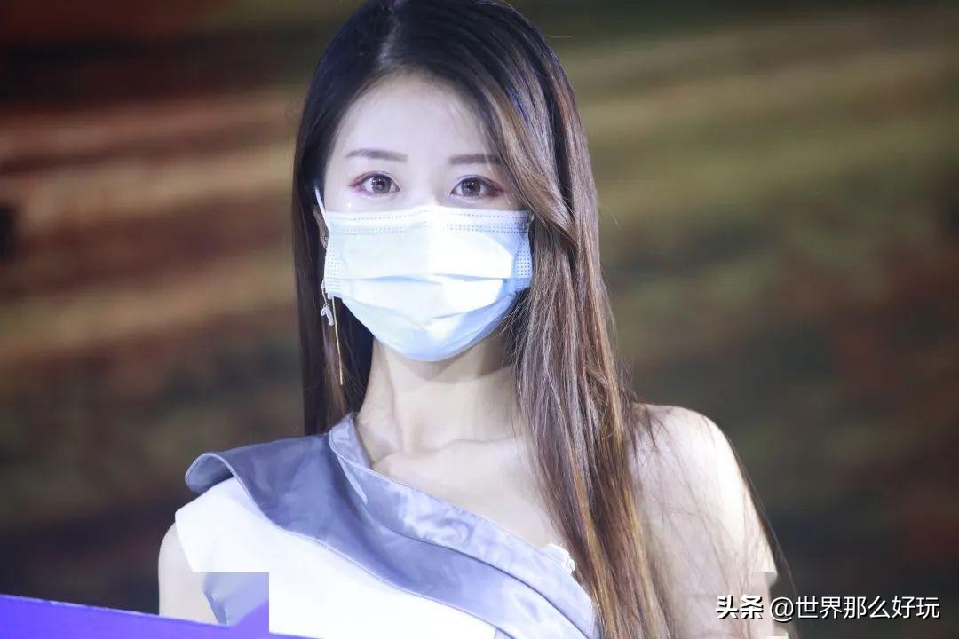 「高清大图」海口车展车模集体戴口罩，难掩身材曲线，呼之欲出