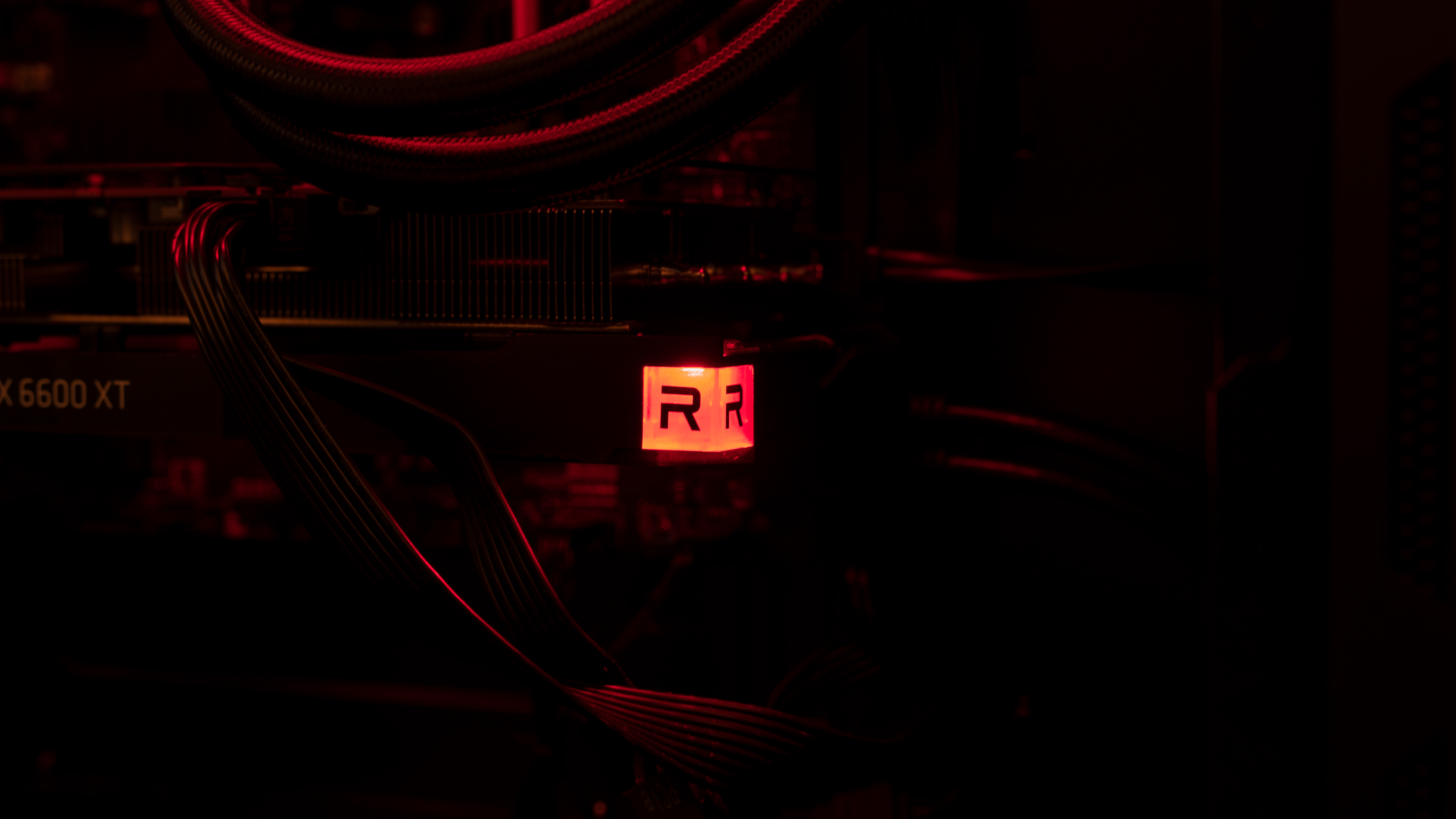 全新AIB厂商？瀚铠RX6600XT合金显卡+宙斯盾Z5开箱快测