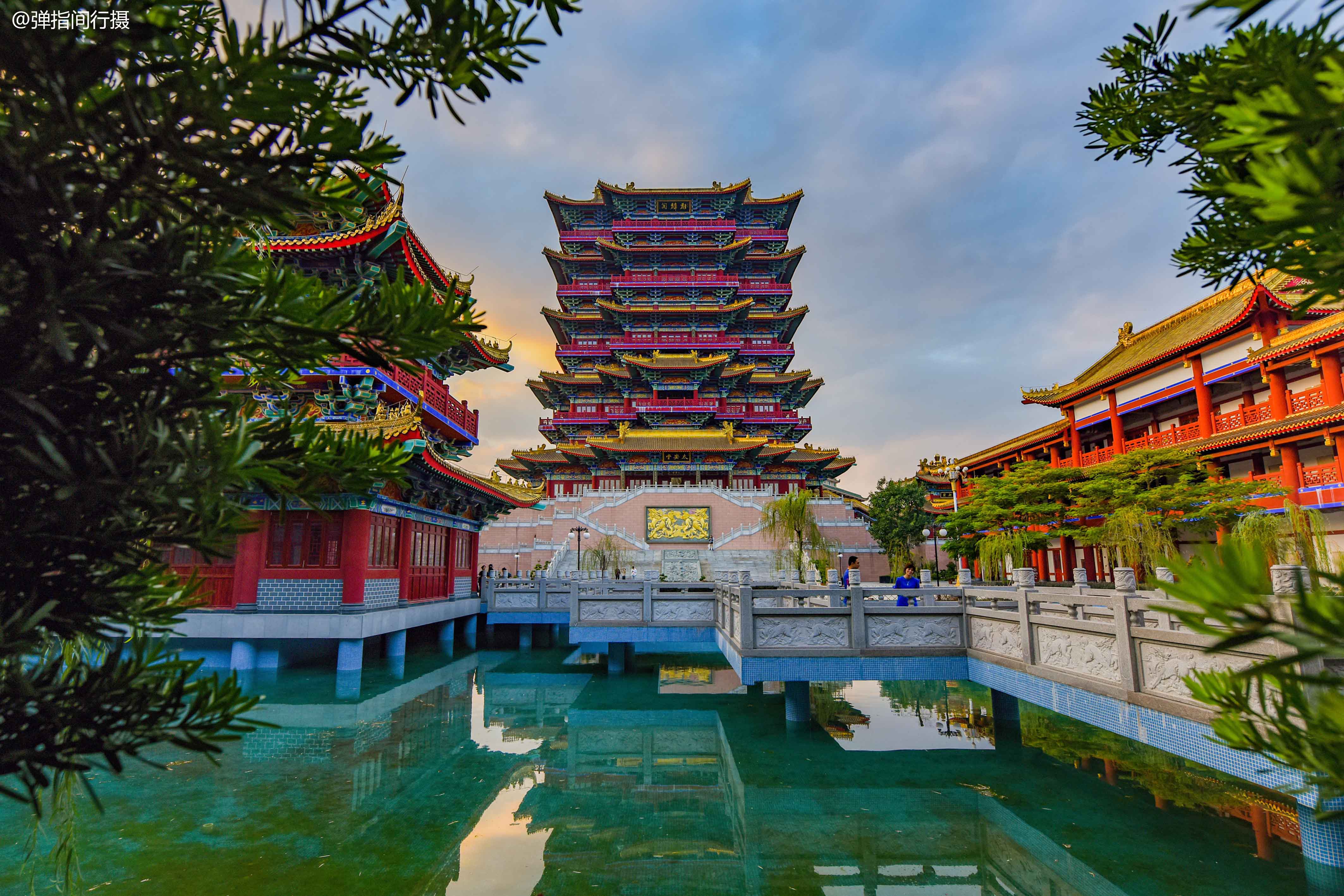 潮州版“黄鹤楼”，由中药世家斥巨资兴建，纪念一位妇幼科女医师