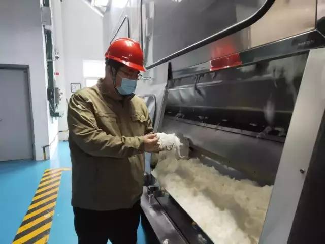 抗击疫情人员责任和担当,抗击疫情坚守岗位责任