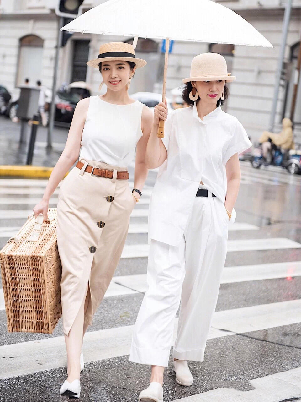 中年女士穿什么运动鞋最适合,女人过50不要穿三种衣服