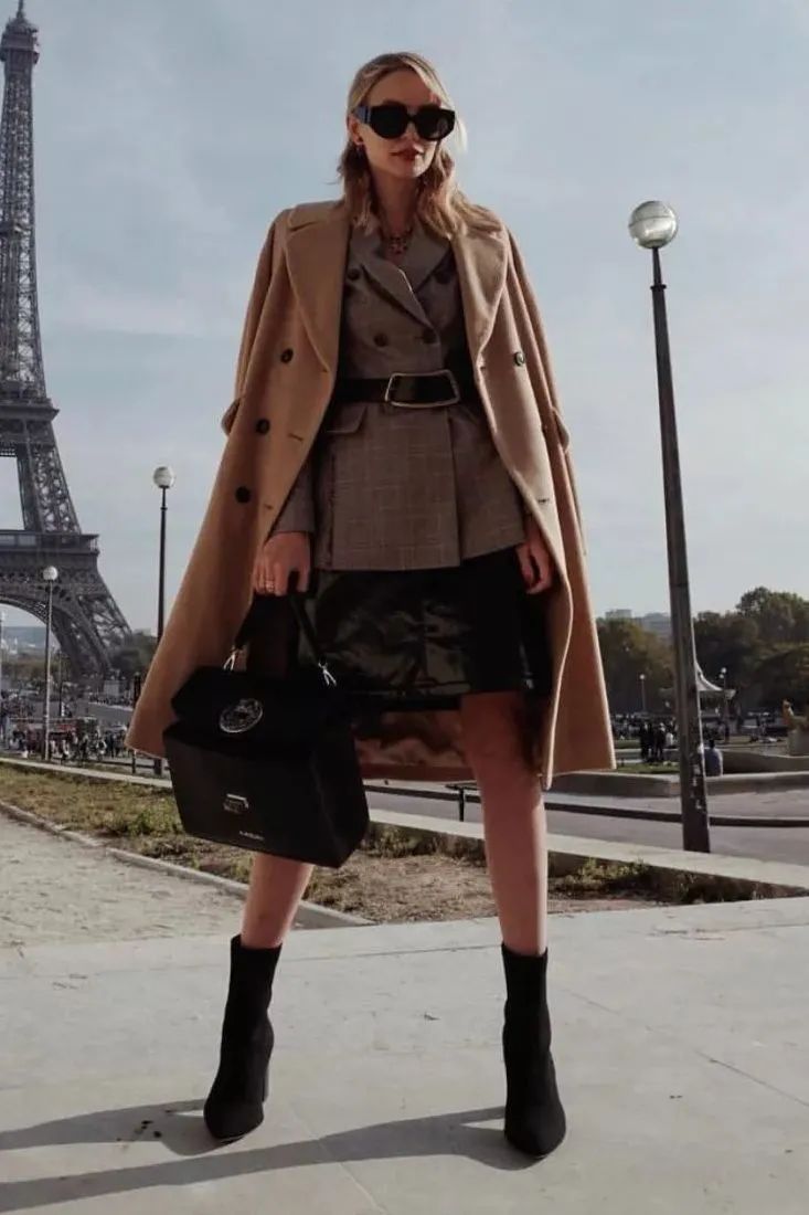 驼色大衣多种风格穿搭攻略,驼色大衣的高级感穿搭示范