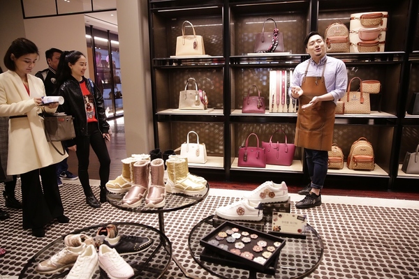 coach鐜颁唬杩愯惀妯″紡,浠庣粡钀ヨ搴︾湅绮剧泭绠$悊