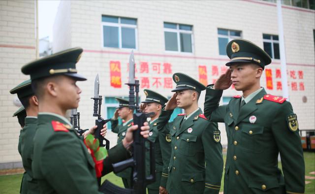 高中生当义务兵两年退伍费多少钱,大学新生两年义务兵都有什么待遇