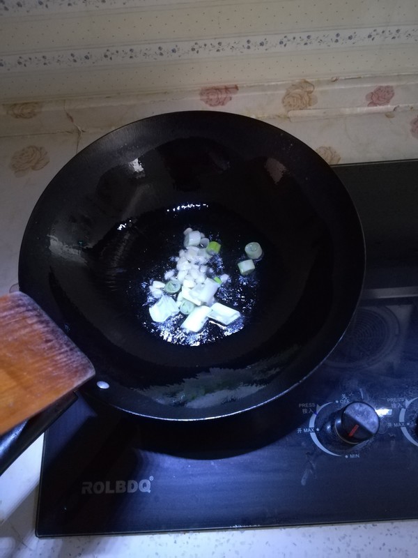 为什么炒土豆丝总粘锅而且还不脆,炒土豆丝怎么不粘锅窍门