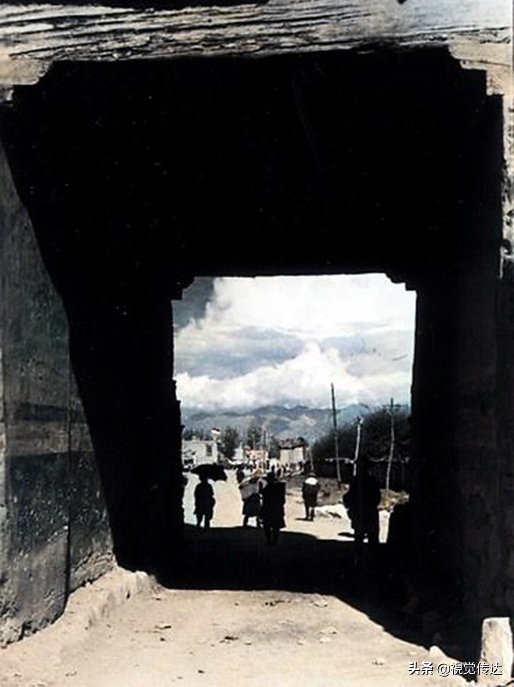 18张令人叹为观止的彩色老照片,令人震撼的65年前西藏高清彩照