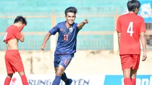 中国足球输了韩国主播笑出内伤,中国足球输越南直播实况报道