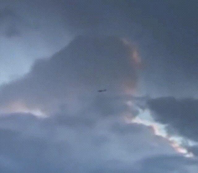 飞机怕不怕打雷,飞机怕雨还是怕雷