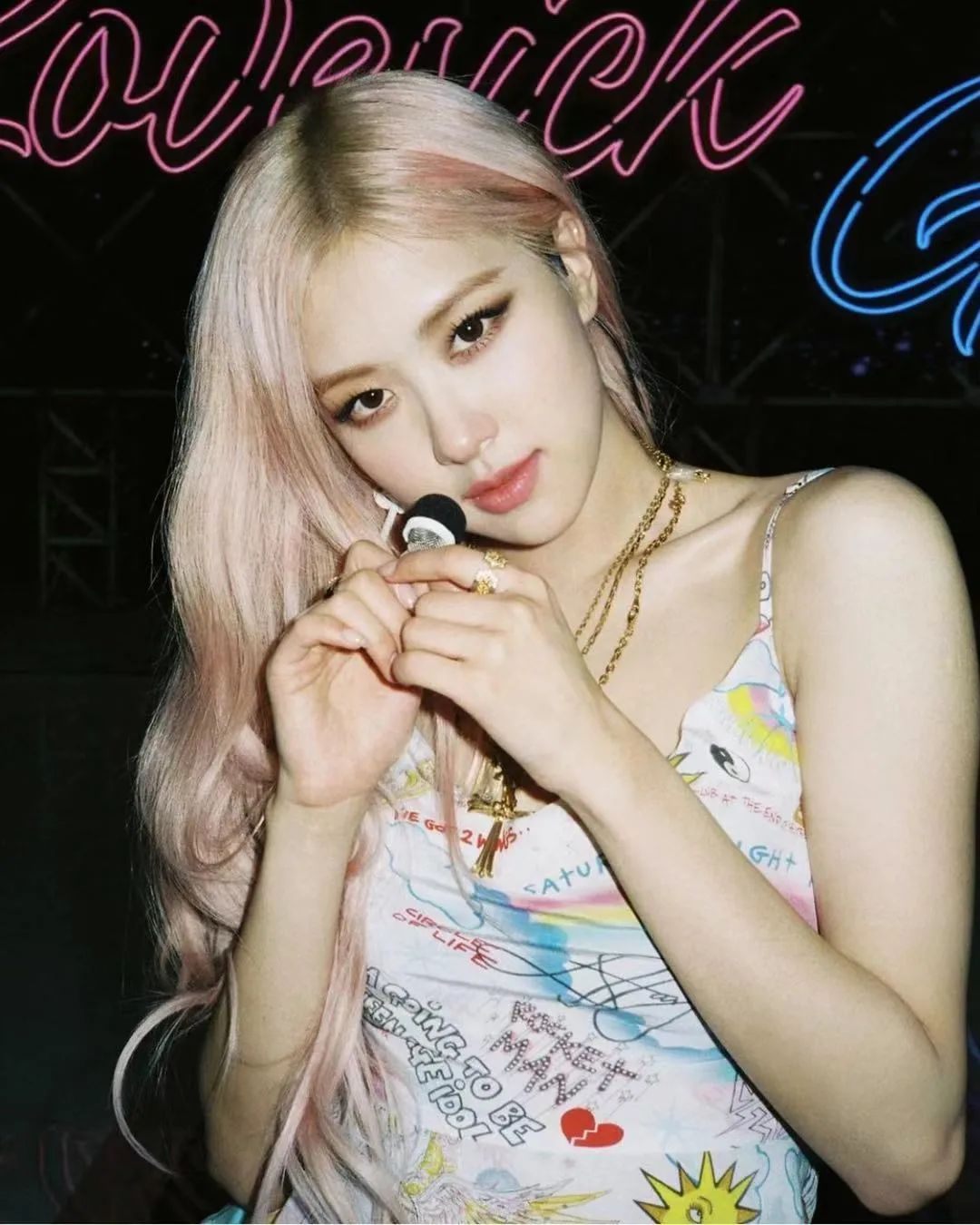 看看自己嘴型适合怎么涂口红,怎么让嘴唇涂完口红后显得很水润