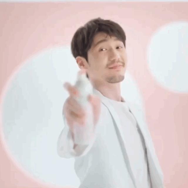 防晒喷雾正确方法视频教程,防晒喷雾的正确喷法