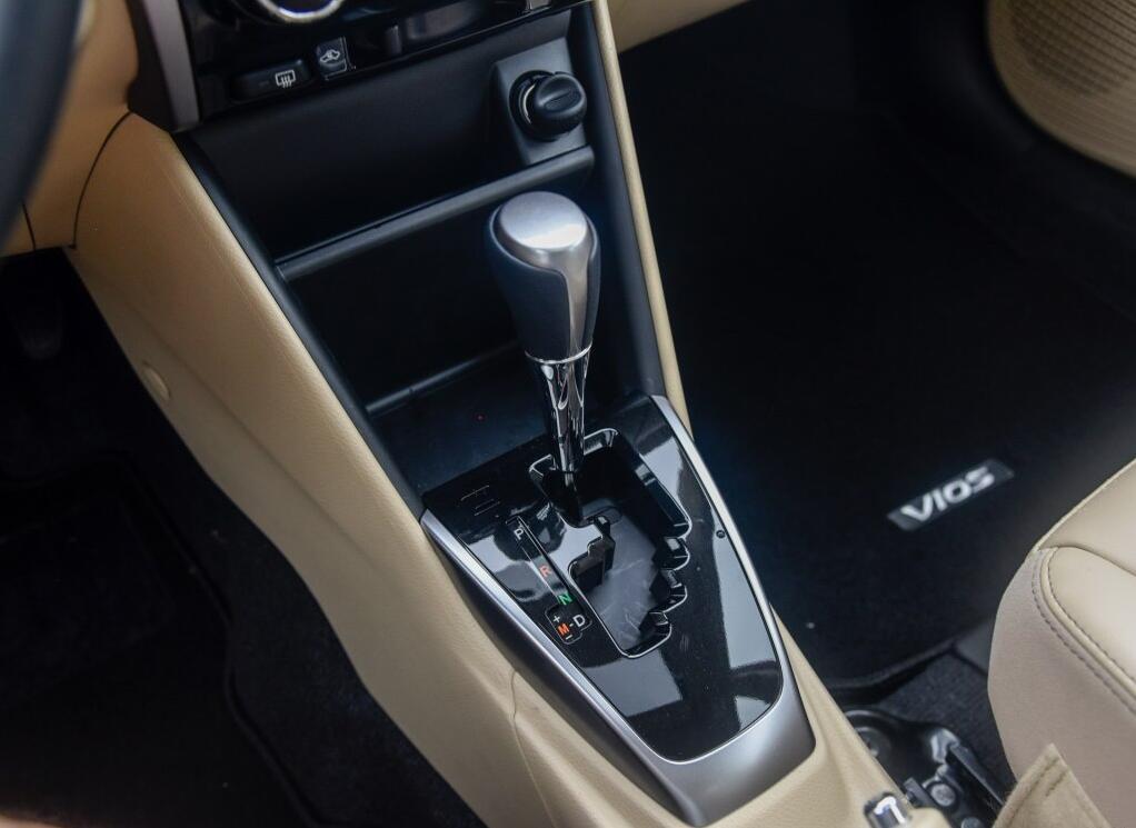 威驰两厢和飞度哪个好,飞度两厢威驰三厢