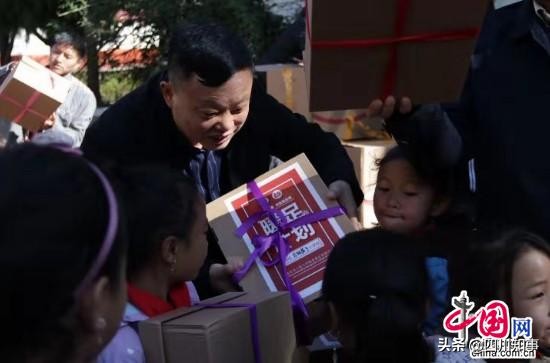 成都信息工程大学银杏酒店管理学院再走山区,续写暖足情