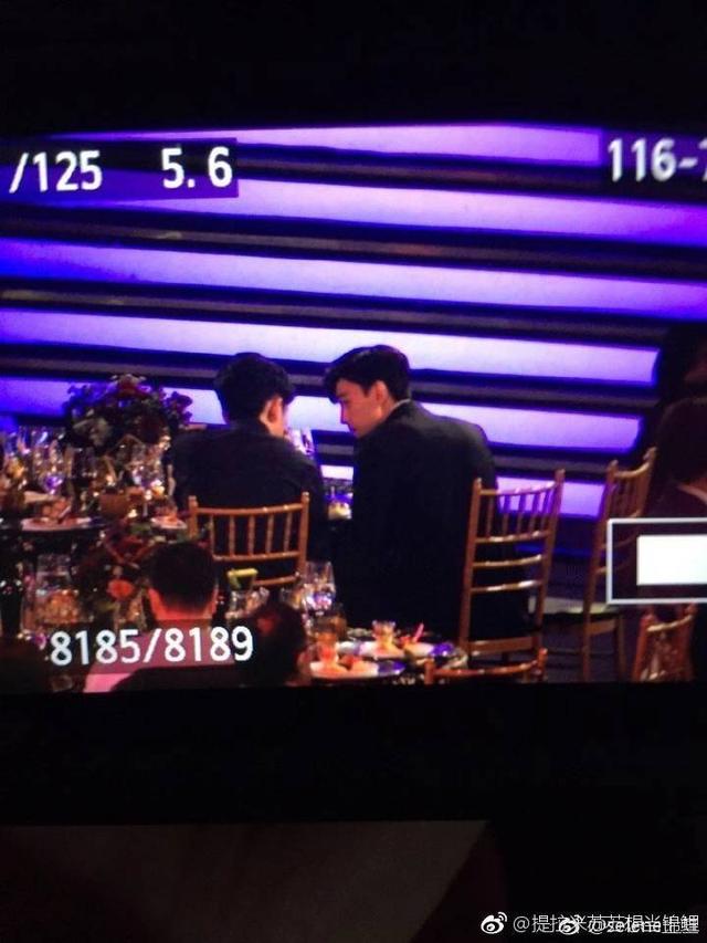 邓伦刘昊然同框热聊,两个人好直男呀,但旁边的关晓彤尴尬了