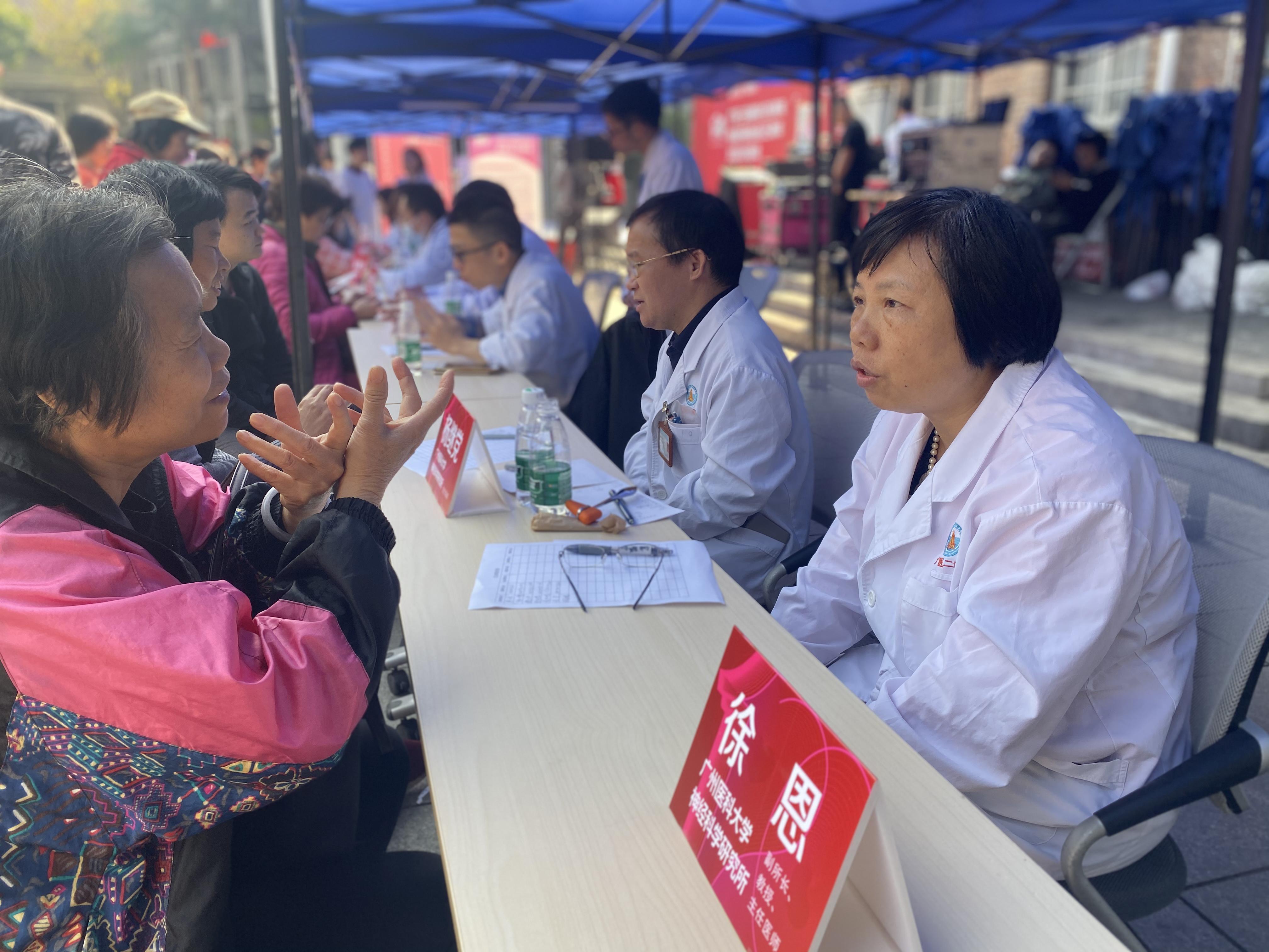 世界冠军谢杏芳为广州医科大学附属第三医院建院120周年华诞庆生