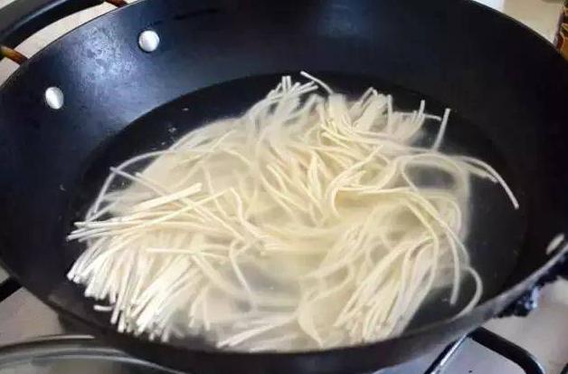 来一碗热乎乎的汤饭,来一碗热乎的汤面