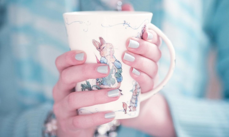 适合手黑黄皮显白指甲油,手黑的人涂什么指甲油最显白