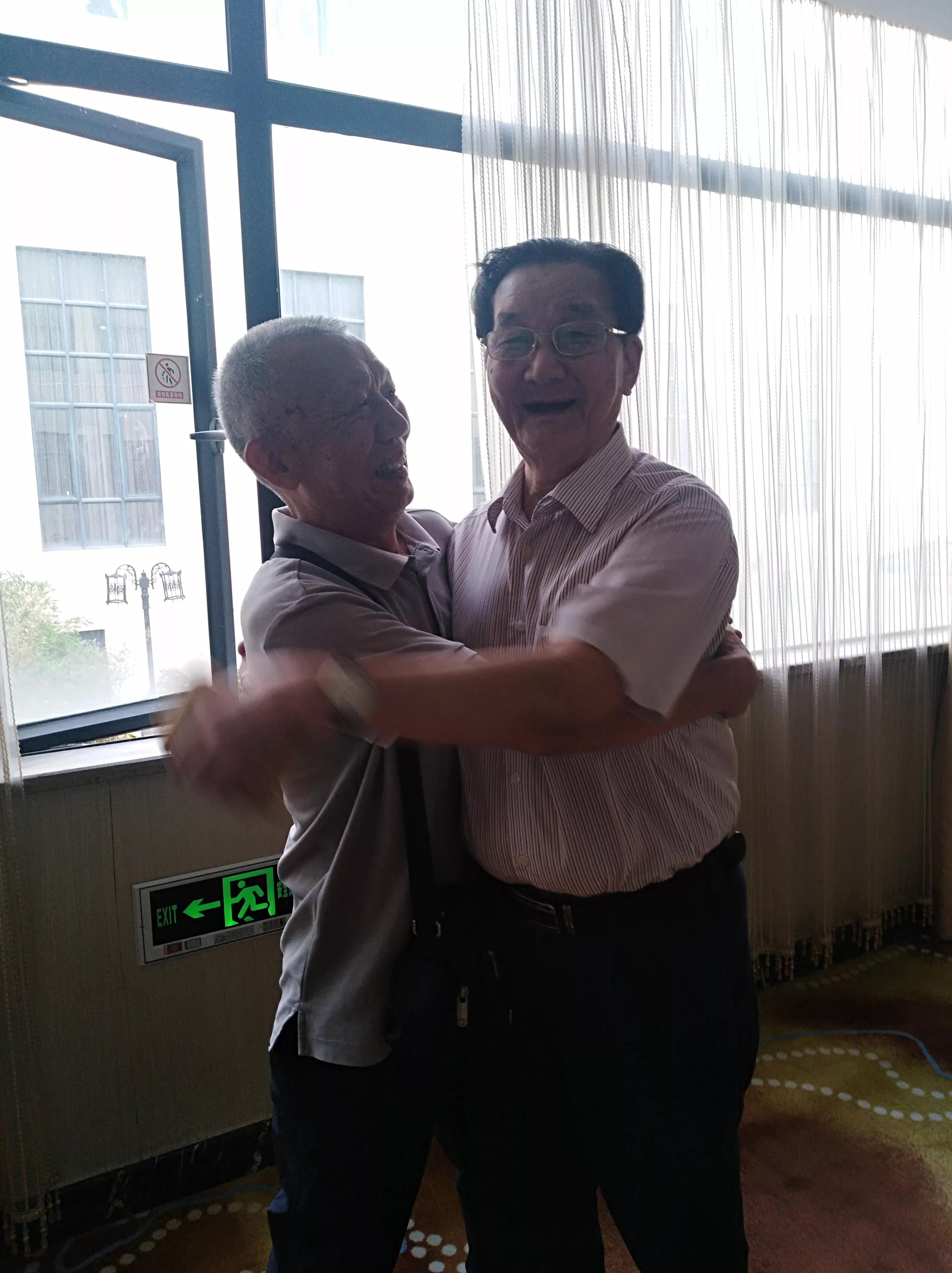 难忘的战友聚会美篇,难忘的战友相聚完整版