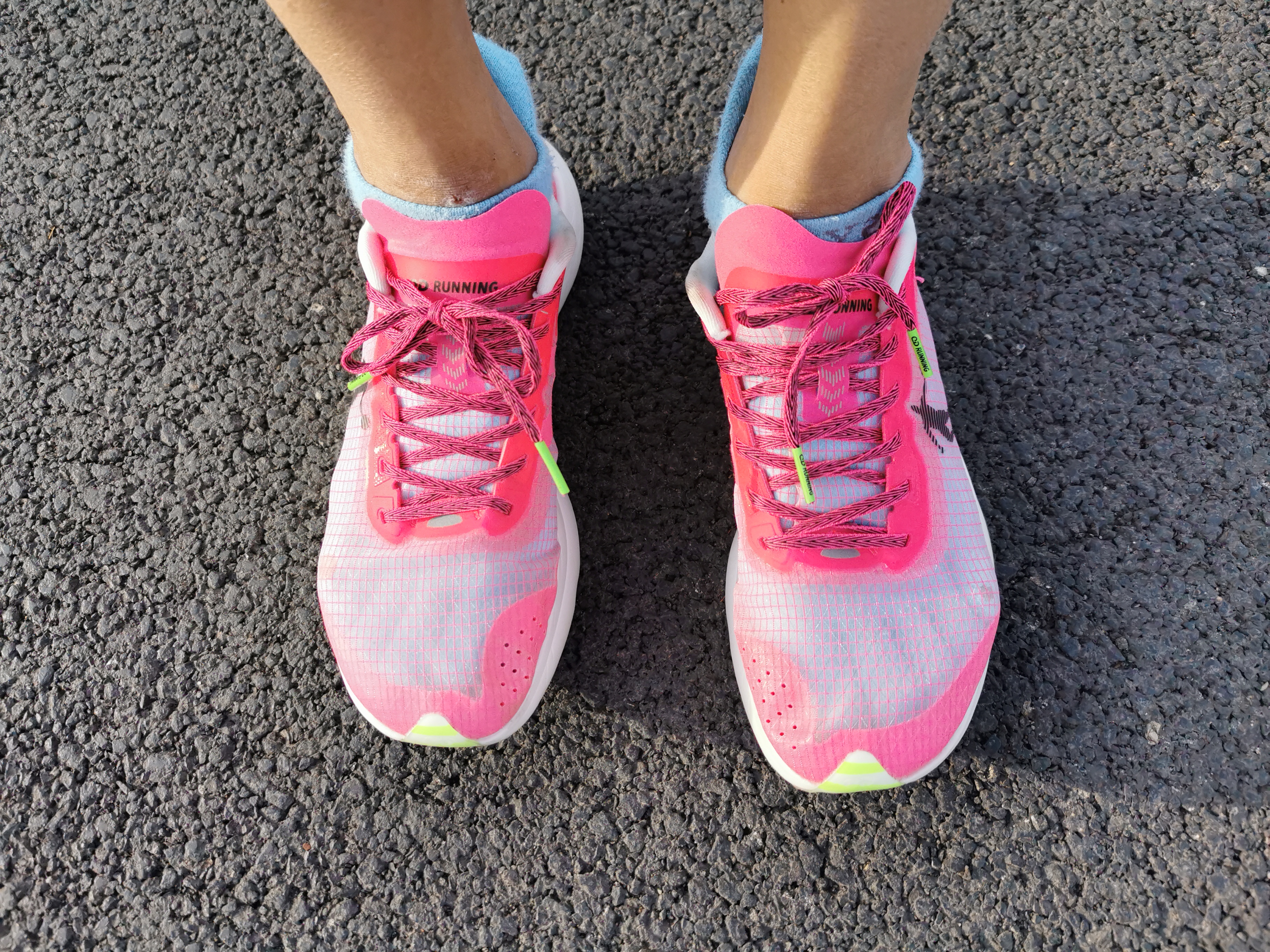 乔丹飞影pb4和安踏c2025gt哪个好,乔丹跑鞋飞影pb3.0多少钱